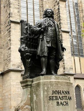 독일 성토마스성당 앞에 있는 바흐 동상