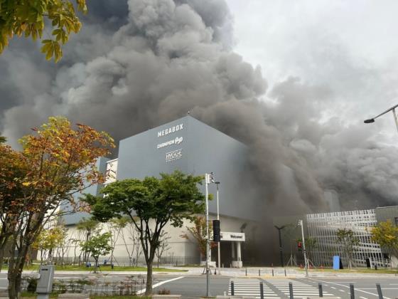 26일 오전 7시45분께 대전 유성구 현대프리미엄아울렛에서 화재가 발생했다. 소방청 제공