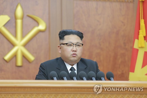 김정은 북한 노동당 위원장이 1일 오후 평양 노동당사에서 신년사를 발표하고 있다.