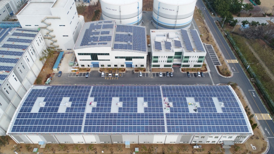 한국서부발전이 태안화력발전소에 준공한  13.9MW 규모의 태양광발전단지.