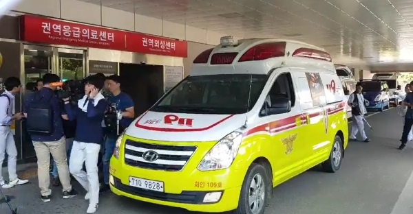 2일 구조된 조은누리(14)양을 태운 구급차가 청주의 한 병원에 들어섰다. 조석준 기자 촬영.