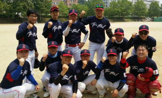 '파이어볼' 회원들이 토요일 경기를