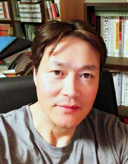 강찬모   문학평론가/문학박사