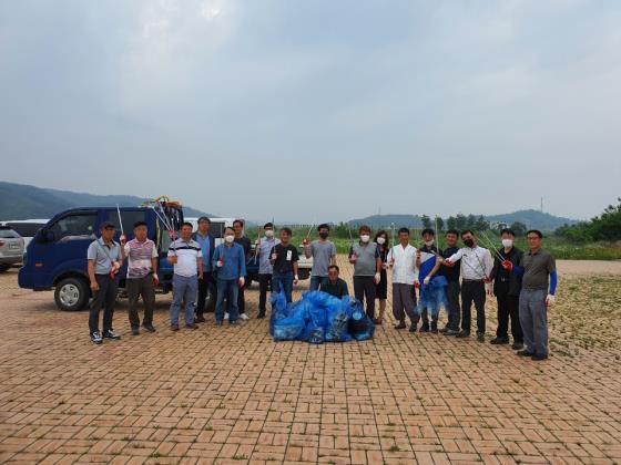 조정천 낙씨터 정화활동 모습