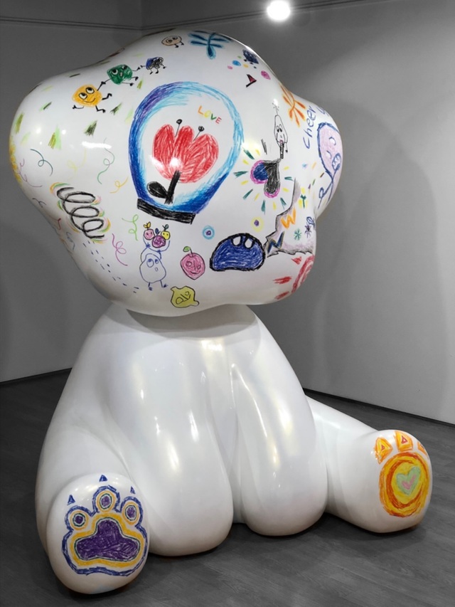 Some day, 150×125×200cm, 합성수지, 우레탄 채색, 오일파스텔, 2020