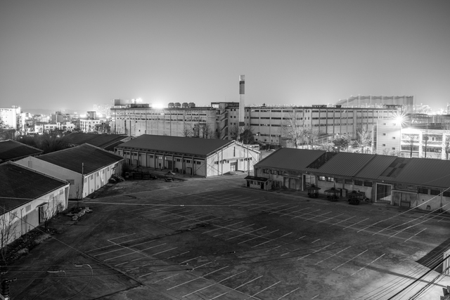 동부창고 전경, Archival Pigment Print, 240x80cm, 2016 촬영, 2021 인화.