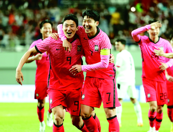 14일 오후 서울 마포구 서울월드컵경기장에서 열린 남자 축구 국가대표팀 친선경기 한국 대 이집트 경기에서 조규성(9번)이 골을 넣고 기뻐하고 있다.