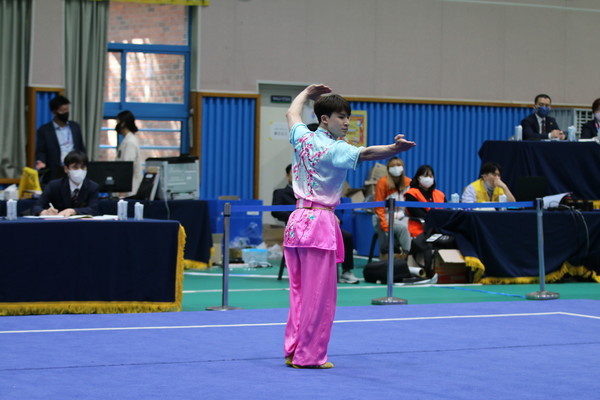 8일 오전 11시 울산남부초등학교에서 열린 우슈 장권전능 부분 남자일반부에서 이하성이 1위를 기록했다. (사진=맹찬호 기자)