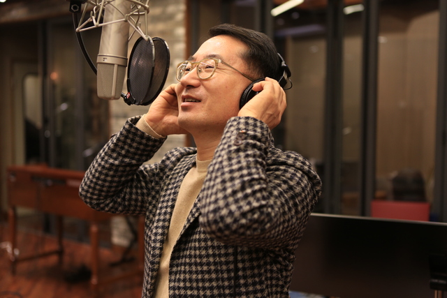 음반을 녹음하고 있는 이주완 팀장