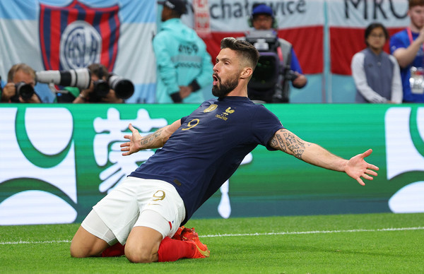 프랑스 지루가 득점 후 환호하고 있다. /연합뉴스
