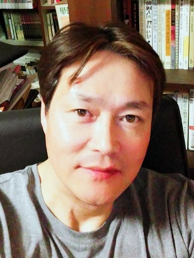 강찬모 문학박사 . 문학평론가