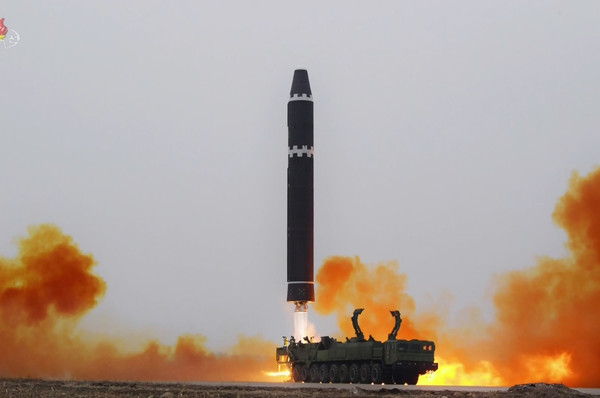 북한, ICBM '화성포-15형' 발사 훈련 진행 /연합뉴스