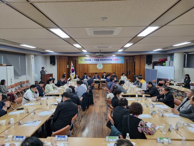 지난달 31일 제주 이도2동 주민자치위원회가 가경동을 방문해 교류하고 있다.