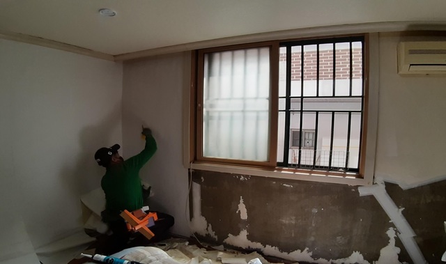 주민들의 온정으로 마련된 후원금은 복지사각지대에 사용된다. 센터는 지역 주거 취약가구를 방문해 생활환경을 개선해줬다.