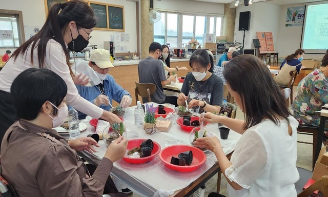 지난해 마을복지사업의 일환으로 진행된 원예교실