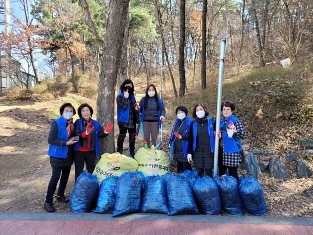 지역 주민들과 함께하는 환경정비 활동