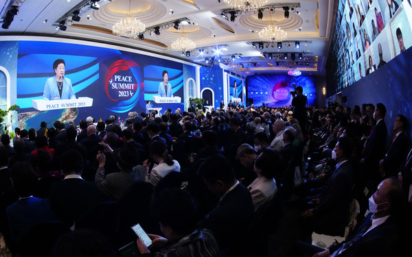 사진설명 3일 서울 롯데호텔월드에서 ‘항구적 평화세계 건립을 위한 대륙연대’ 주제로 ‘ ‘PEACE SUMMIT 2023’ 개회식을 하고 있다.