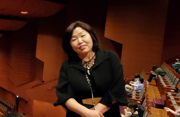 한국미술협회공주지부 이종옥 회장. 그는 이번 100호 기획전을 통해 공주시 예술인과 시민 모두 낭만과 사색을 나누는 시간이 됐으면 좋겠다고 밝혔다.