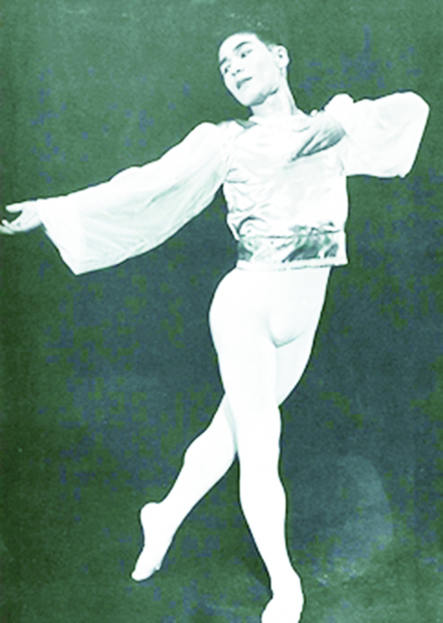 발레를 하고 있는 송범.