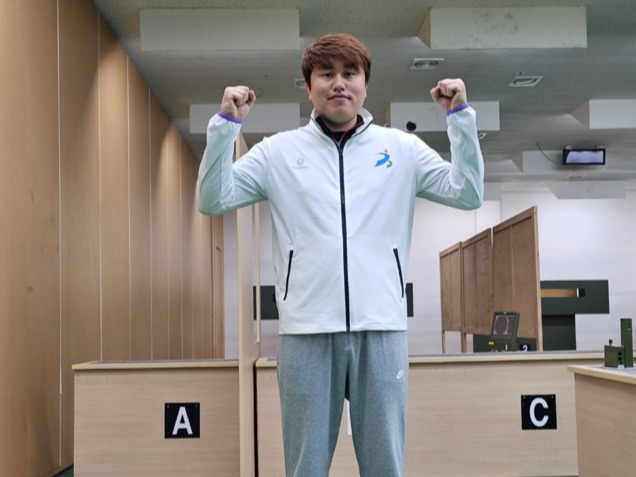 정유진(청주시청) 선수가 12일 펼쳐진 사격 사전경기 러닝타겟 10m에서 은메달을 획득하며 충북선수단 첫 메달을 신고했다.(사진=충북체육회 제공)