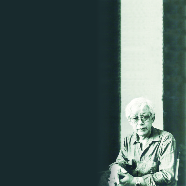 ​미국 작가 도널드 로드와 함께​장인 김환기 화백의 출국을 기념하며 윤형근 작가(오른쪽에서 2번째)​1977. Umber-Blue​1970년대 ‘드로잉’종이에 유채, 35.5x25㎝​1960년대. ‘무제’ 캔버스에유화       윤형근