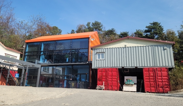 충북 진천군 문백면 양천길 153에 위치한 공장.