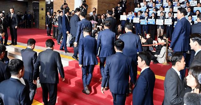 민생보다 이념 투쟁 매몰