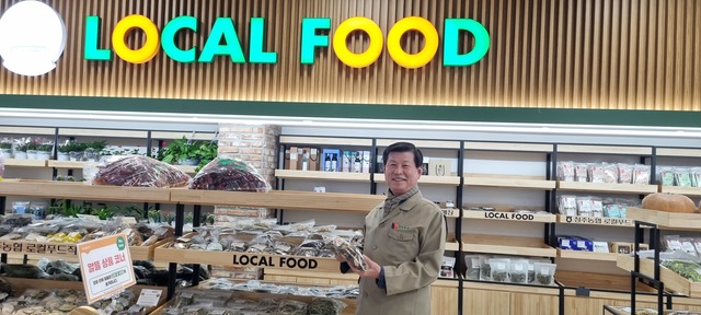 이화준 청주농협조합장이 ‘청주농협 사운로점 로컬푸드 직매장’에 대해 소개하고 있다.