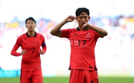 대한민국 축구대표팀 정우영이 25일(현지시간) 카타르 알와크라 알자누브 스타디움에서 열린 2023 아시아축구연맹(AFC) 카타르 아시안컵 조별리그 E조 조별리그 3차전 대한민국과 말레이시아의 경기에서 전반 21분 정우영이 선제골을 넣은 후 세리머니를 하고 있다.(사진=연합뉴스 제공)