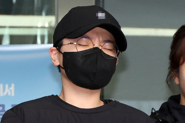 재벌 3세를 사칭하며 수십명에게 30억 이상의 투자 사기를 벌인 혐의 등으로 기소된 전청조. 연합뉴스