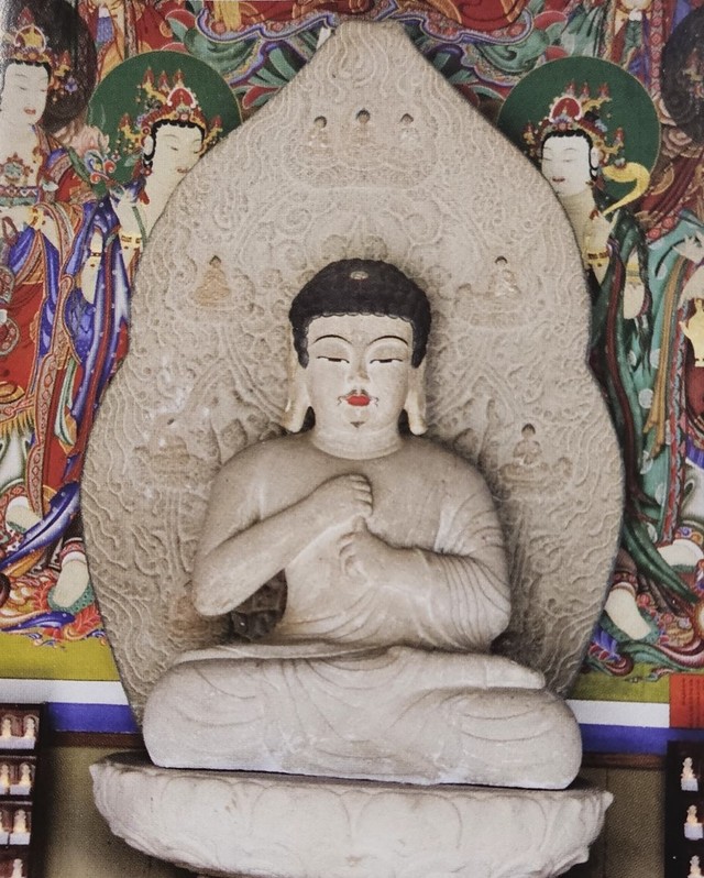 보물 제433호인 석조비로자나불좌상