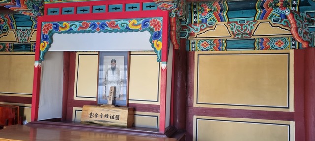 증평 단군전에 모셔져 있는 단군영정