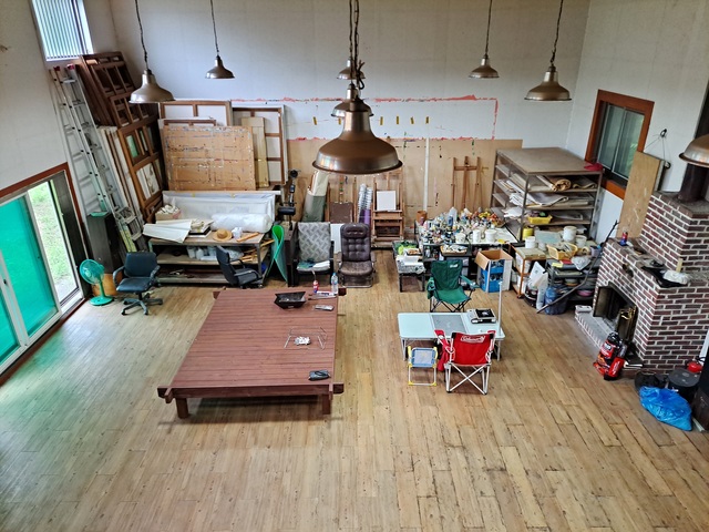 고 황창배 화백 작업실은 생전에 작가가 사용하던 그대로 보존돼 있다. 