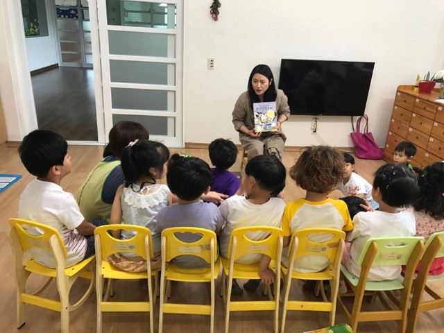 찾아가는이야기 선생님 활동 모습.