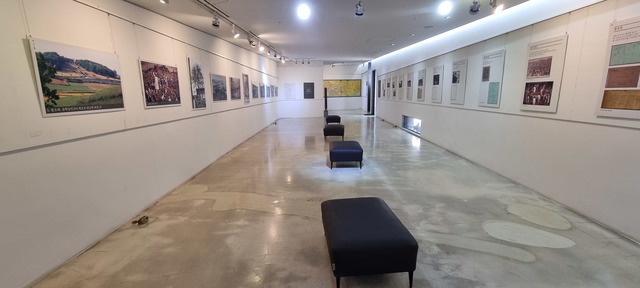 특별기획전 ‘신동엽 동학노트’가 전시되고 있는 신동엽문학관 2전시실.