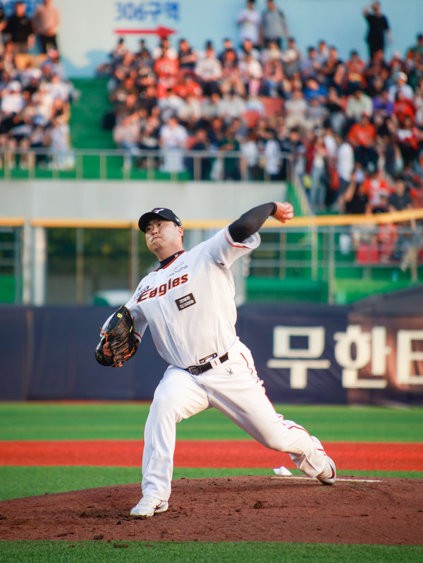 KBO리그 한화이글스와 키움히어로즈의 경기에서 선발투수 류현진이 역투하고 있다. 사진 손상훈 기자