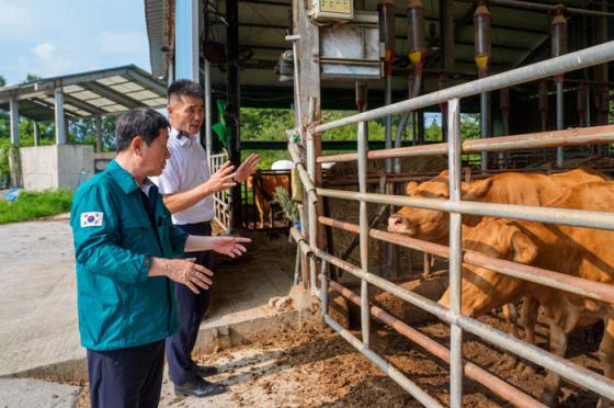 증평의 한 한우농가에서 한우 24마리가 폐사가 당국이 조사에 나섰다. (증평군 제공)