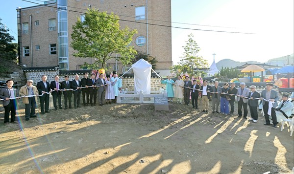 이익보 공덕비 제막식이 열린 공주목관아 현장.