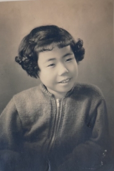 1952년 이화콩쿠르를 앞두고 청주사진관에서 처음 찍은 사진