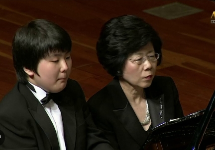 10대의 조성진을 지도하던 모습