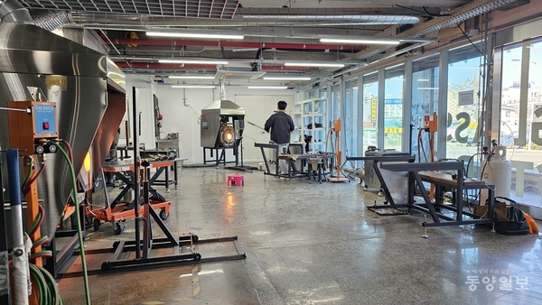 ▲유리공예 블로잉실.