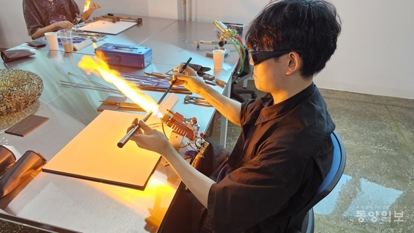 ▲유리공예 램프워킹 시연