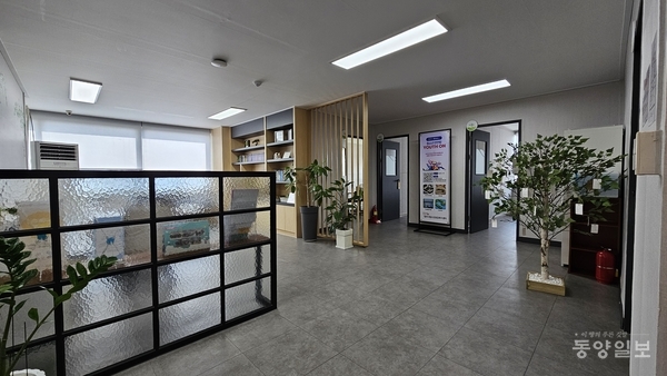 청소년 센터에는 다수의 상담실이 조성돼 월~토요일 오전 9시~오후 6시 풀가동되고 있다.