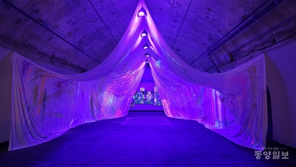 5월 어린이날을 맞아 당산 생각의 벙커에서는 공연, 체험, 전시 등 다양한 행사가 열린다. 사진은 '색에 물들다' 전시 중 쑨지 작 'Neon Sanctuary'.