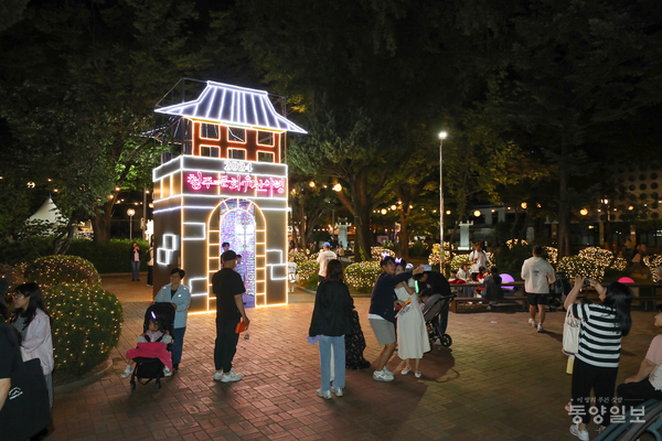 ▲10년 연속 청주를 대표해온 '2025 청주 국가유산 야행'이 오는 6~8일 중앙공원과 성안길 일원에서 열린다. 사진은 지난해 행사 모습.