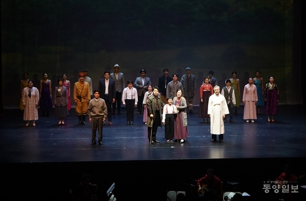 ▲ 극단 청사가 오는 27~28일 청주예술의전당 대공연장에서 악극 '울어라 열풍아'를 선보인다. 사진은 지난해 공연 모습.