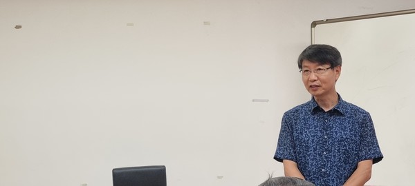 부여민예총 함종호 대표가 인사말을 하고 있다.