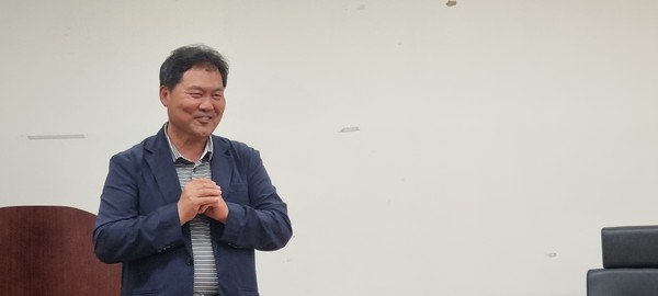 공존포럼 김대열 대표가 인사말을 하고 있다.