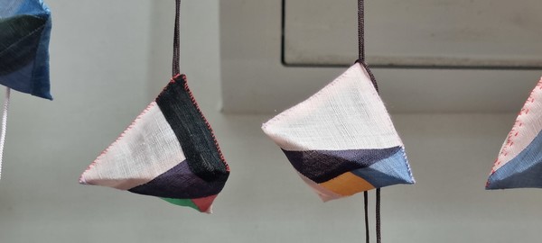 ‘고려한복연구실’ 안에 진열된 김기자 대표가 만든 작품