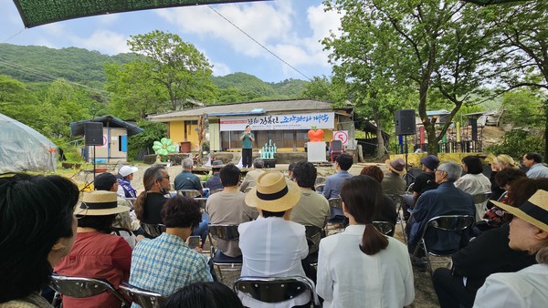 ▲오는 18일 김복진 서거 85주년 추모문화제가 서원구 남이면 팔봉리 일원에서 열린다. 사진은 지난 5월 주민 주도로 열린 '팔봉리 김복진 조각페스타' 개막식 장면.